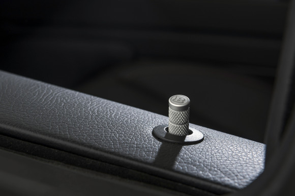 Дверные штифты BRABUS для Mercedes G-class (W463A) Дверные штифты BRABUS для Mercedes G-class (W463A)